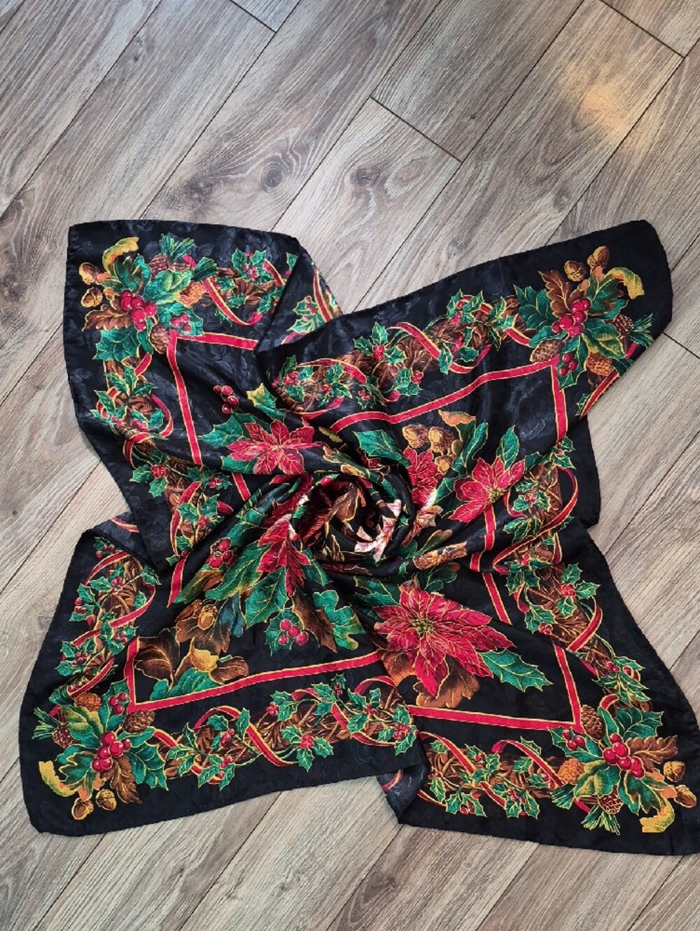 1980s VINTAGE: Holiday Poinsettia Scarf - Black with Red & Green - Picture 3 of 6